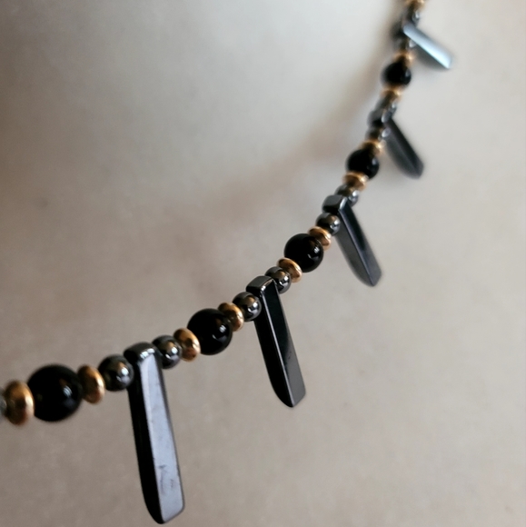 🖤 Vintage hematite polished stone bead necklace with gold accents - Picture 2 of 3